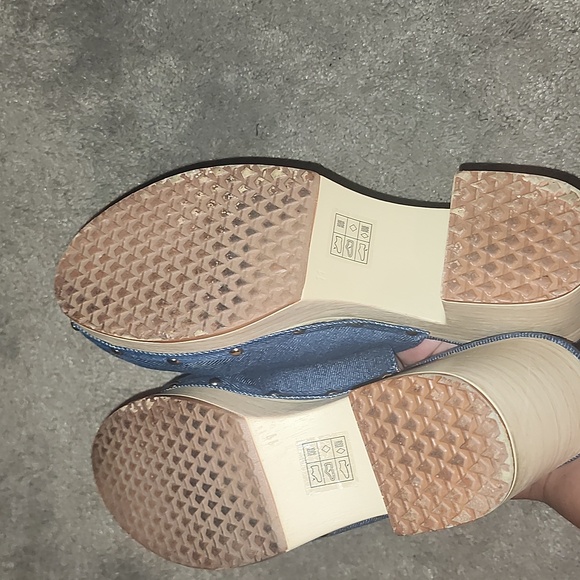 3 Pairs of Clogs - Picture 10 of 11